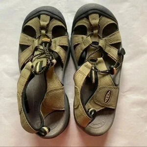 KEEN Waterproof Women's Size 7.5 Green Hiking Camping Fishing Sport Sand…